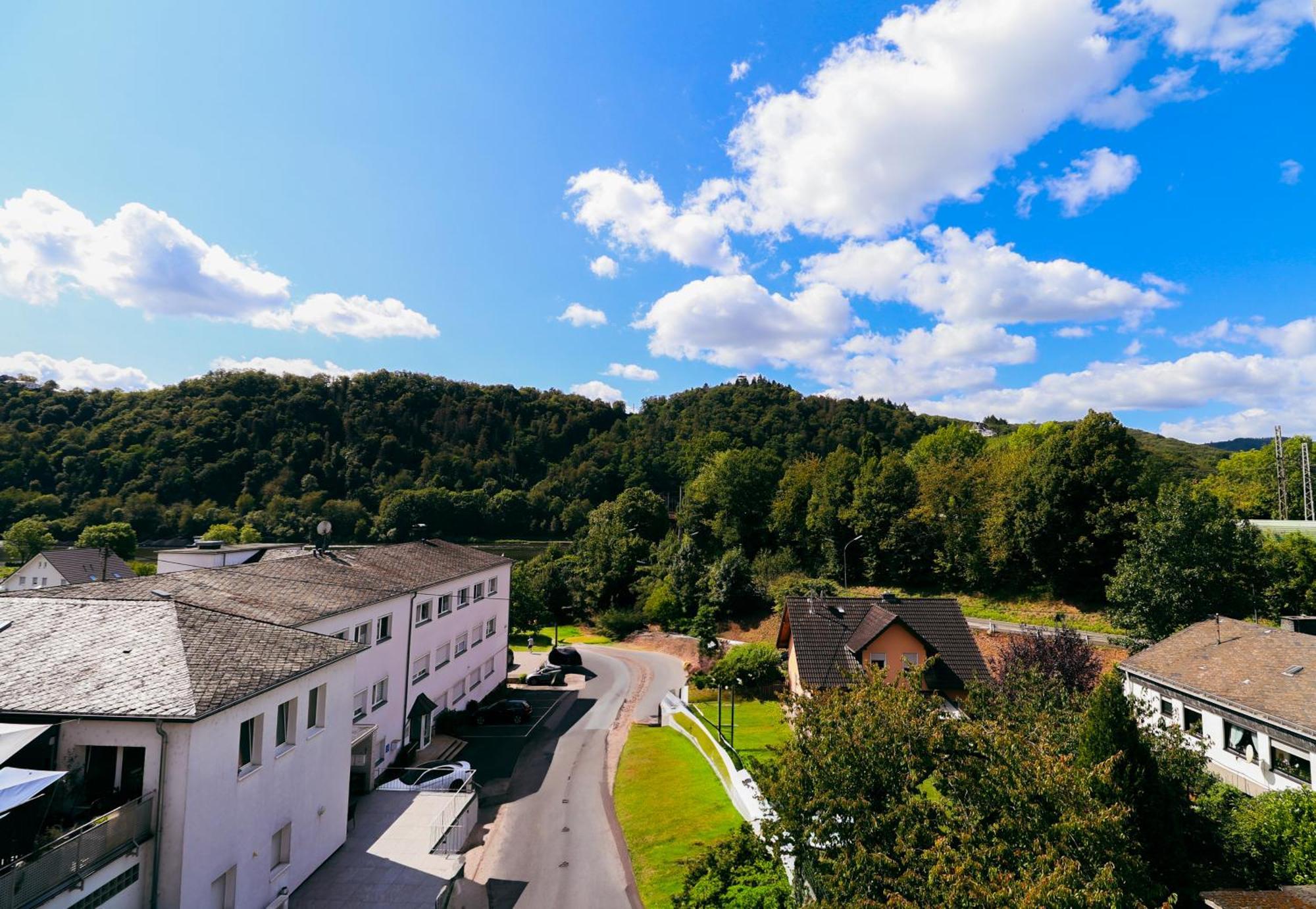 Moderne Fewo Sky Netflix Terrasse Burgblick Boxspringbett Waschtrockner Bullay Bagian luar foto